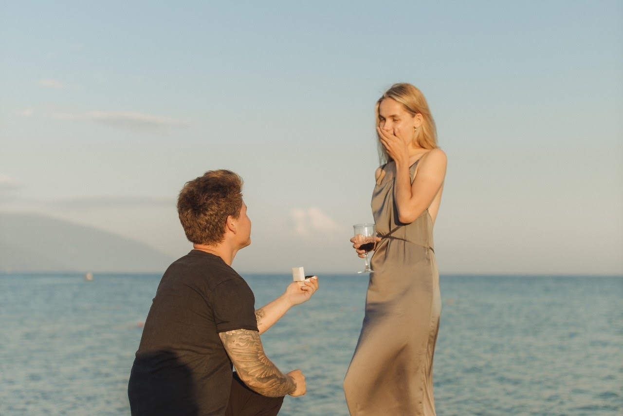wedding proposal by the beach